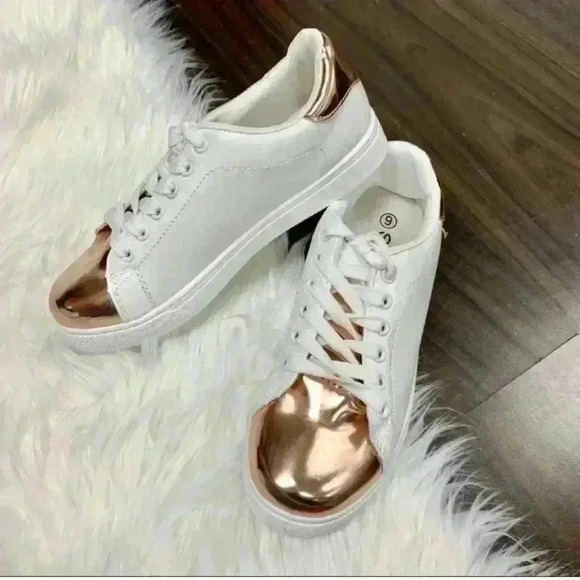 🐶 Soho Metallic Toe Sneaker - Picture 6 of 7
